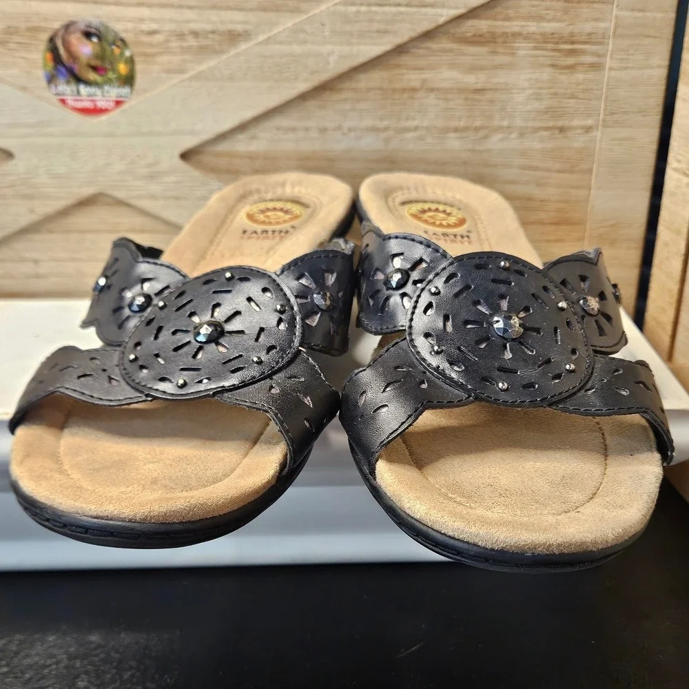 Earth Spirit Wedge Slides Womens 8.5 Black Maddy Medallion Perforated Sandals